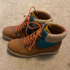 Women's Tom's boots size 8